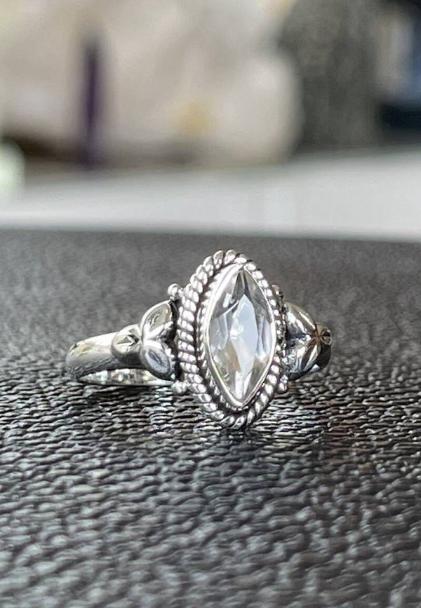 Bergkristal ring facet geslepen marquise vorm, maat 19