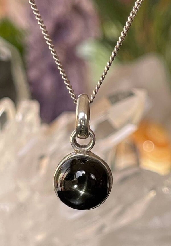 Black Star of Ster Diopsiet hanger cabochon rond klein