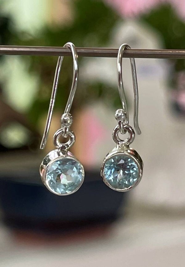 Blauwe Topaas oorbellen facet geslepen rond, klein