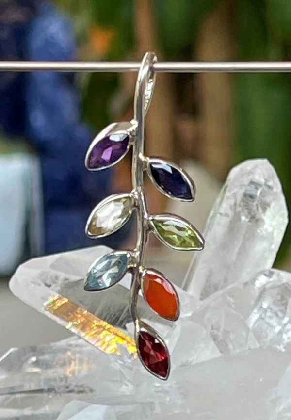 Chakra hanger in bladvorm met mix edelstenen