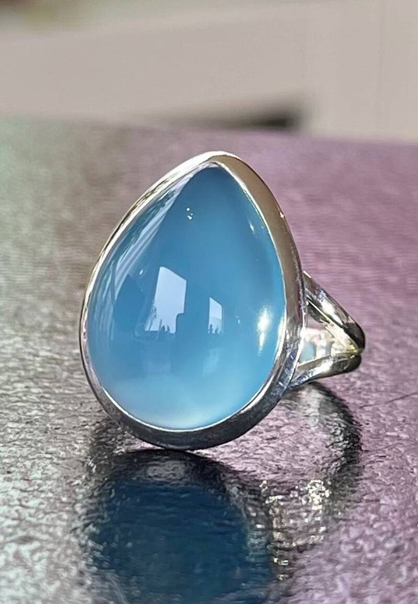 Chalcedoon ring cabochon druppel, maat 19