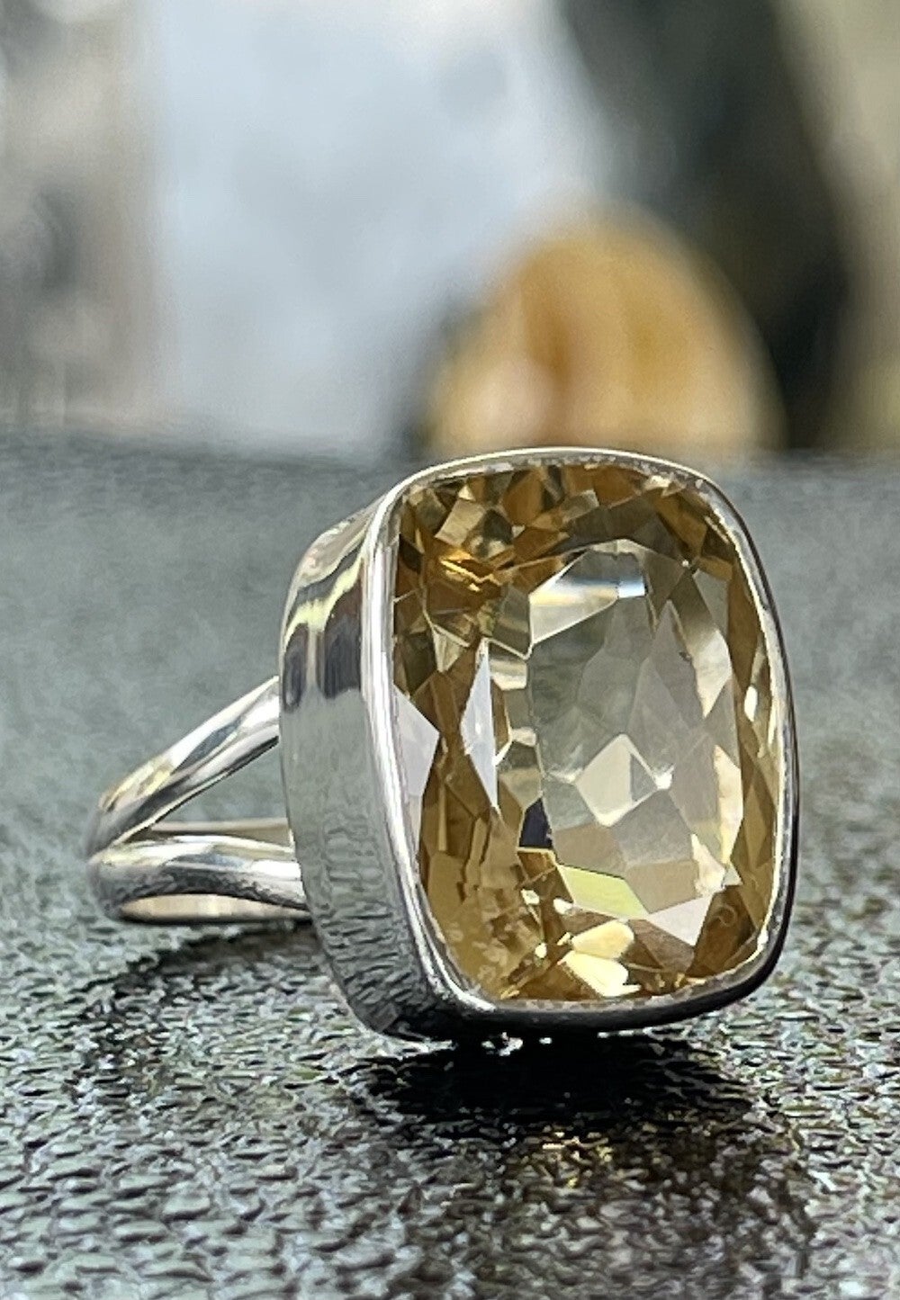 Citrien ring facet geslepen rechthoekig, maat 19,6