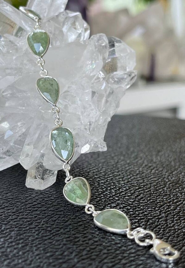 Groene Kyaniet armband checker facet geslepen free form plat