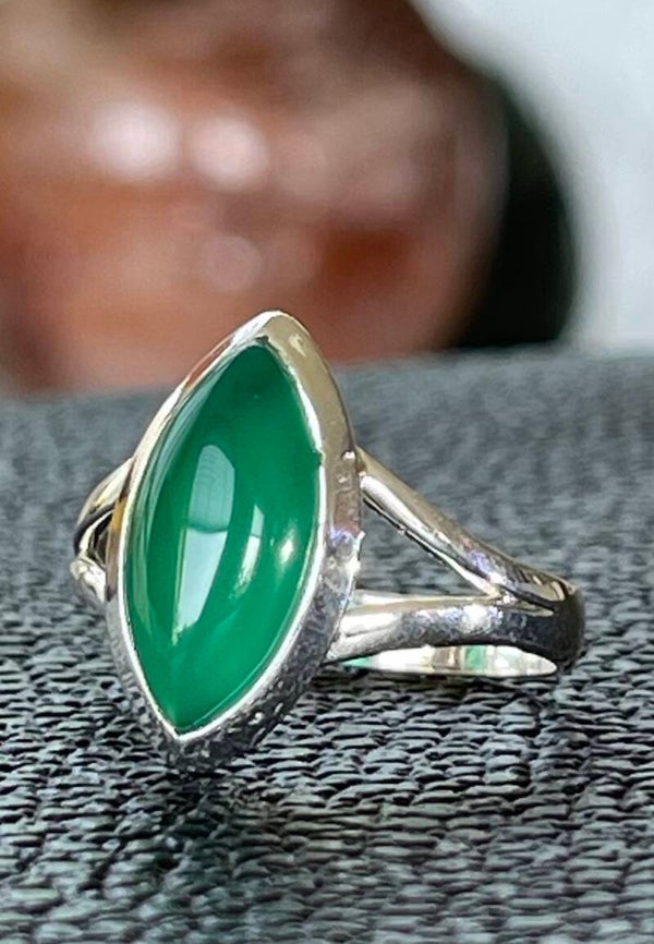Groene Onyx ring cabochon marquise vorm, maat 19,5