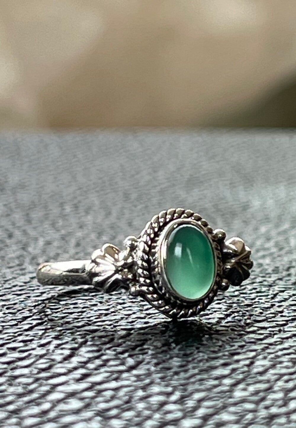 Groene Onyx ring cabochon ovaal klein, maat 19,1