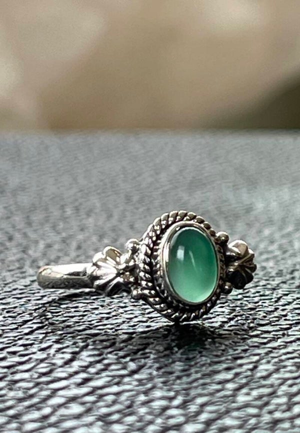 Groene Onyx ring cabochon ovaal klein, maat 19,1