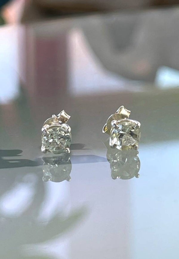 Groene Amethist oorknopjes facet geslepen rond