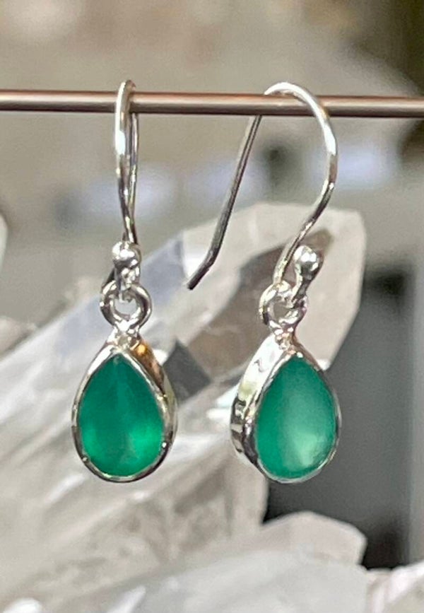 Groene Onyx oorbellen facet geslepen druppel, klein