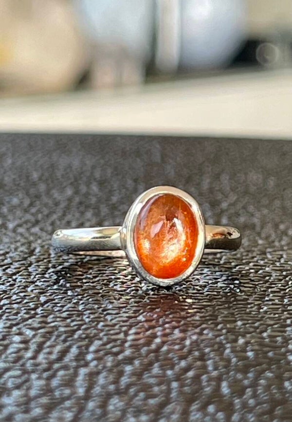 Zonnesteen ring cabochon ovaal, maat 18,5