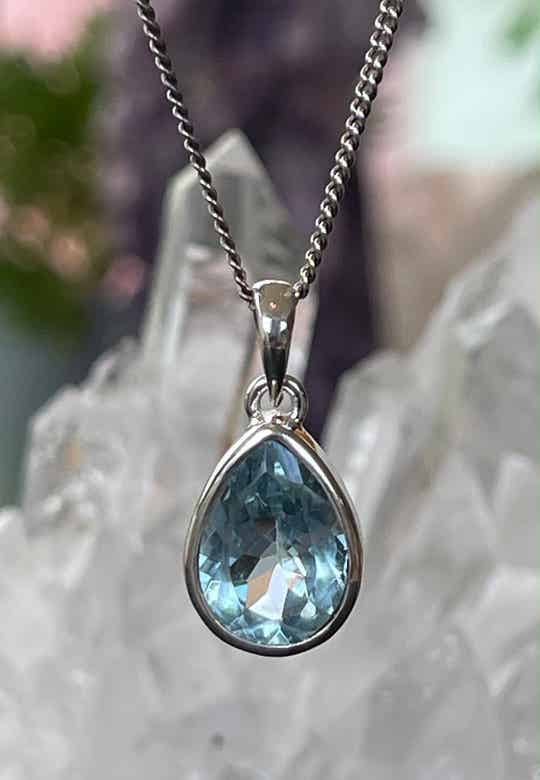Blauw Topaas hanger facet geslepen druppel klein