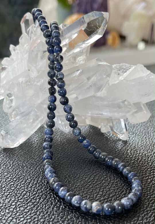 Sodaliet ketting cabochon rond