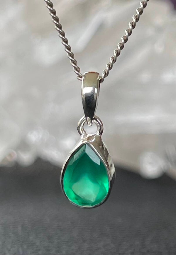 Groene Onyx hanger facet geslepen druppel klein