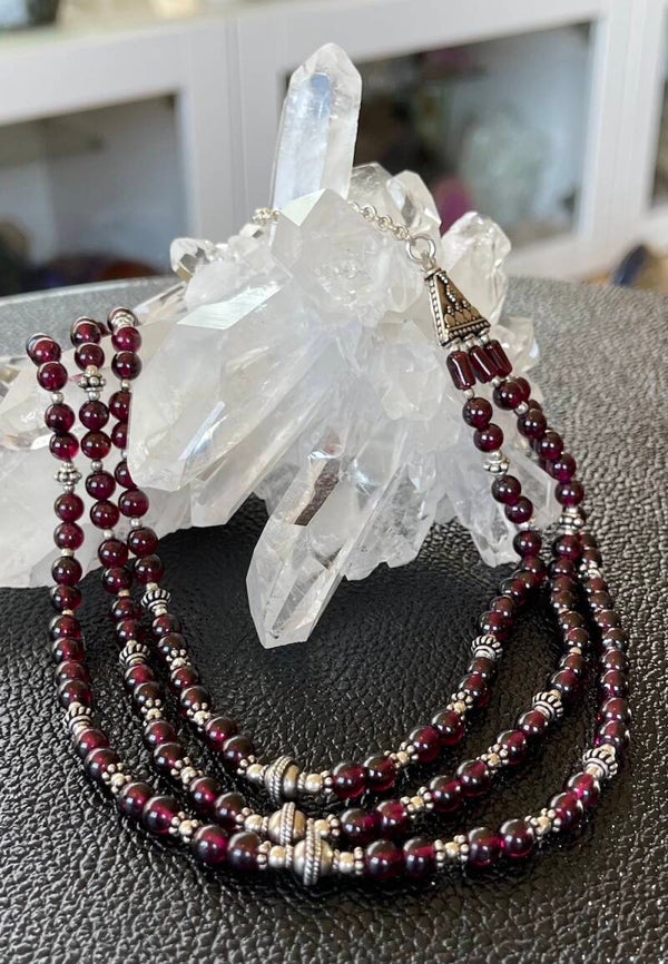 Granaat ketting 3 lijnen Cabochon rond