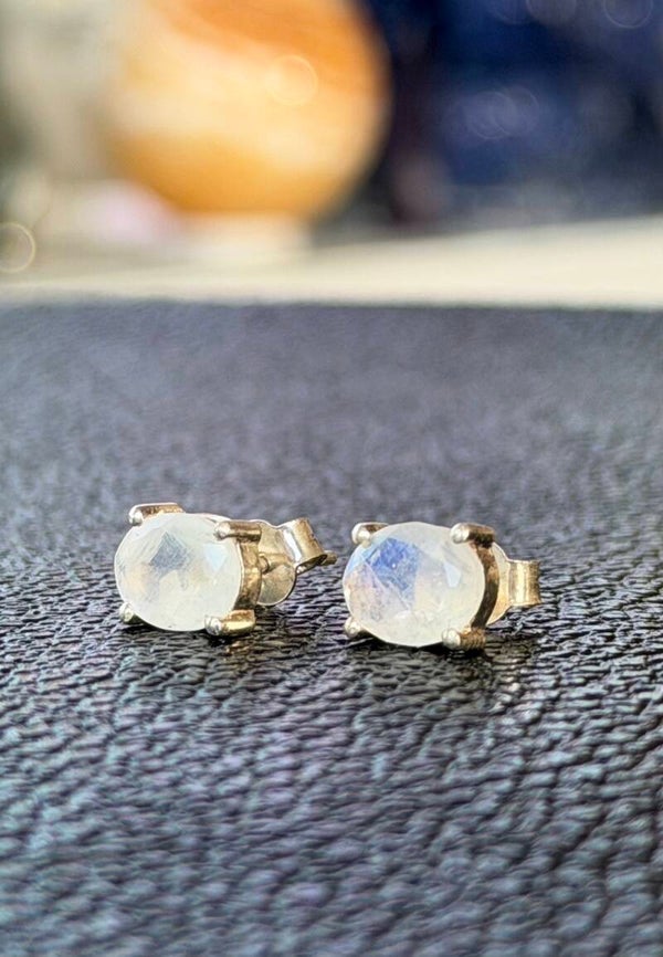 Regenboog Maansteen oorknopjes facet geslepen ovaal