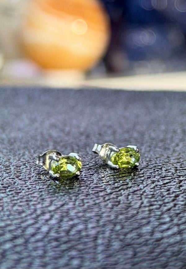 Peridoot oorknopjes facet geslepen ovaal