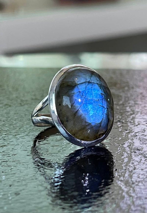 Labradoriet ring cabochon ovaal, maat 20,2