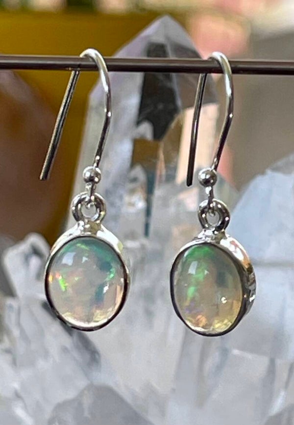 Opaal uit Ethiopië oorbellen cabochon ovaal