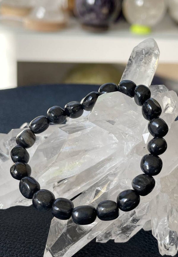 Isua steen armband met getrommelde kralen en elastiek 8,5mm