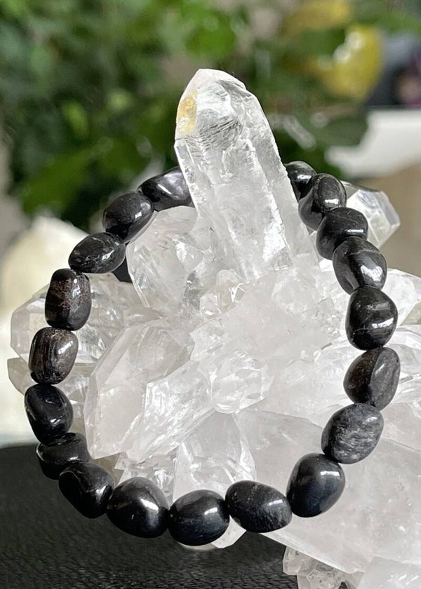 Isua steen armband met getrommelde kralen en elastiek, uit Groenland 8,7mm