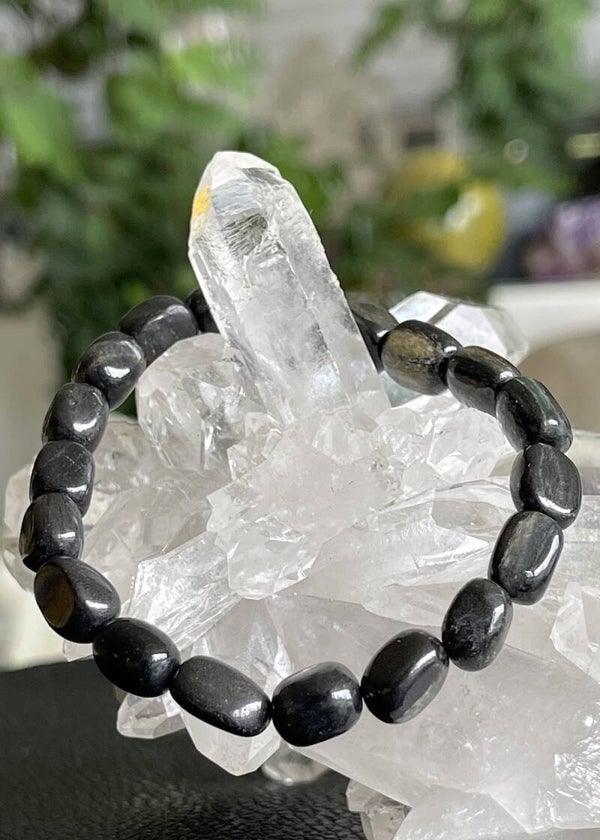 Isua steen armband met getrommelde kralen en elastiek, uit Groenland 8,5mm
