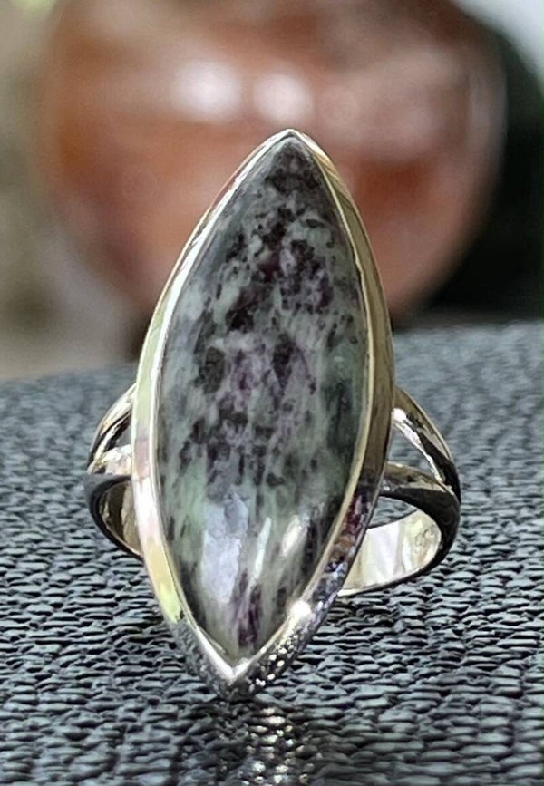 Kammereriet ring cabochon marquise vorm, maat 18,2