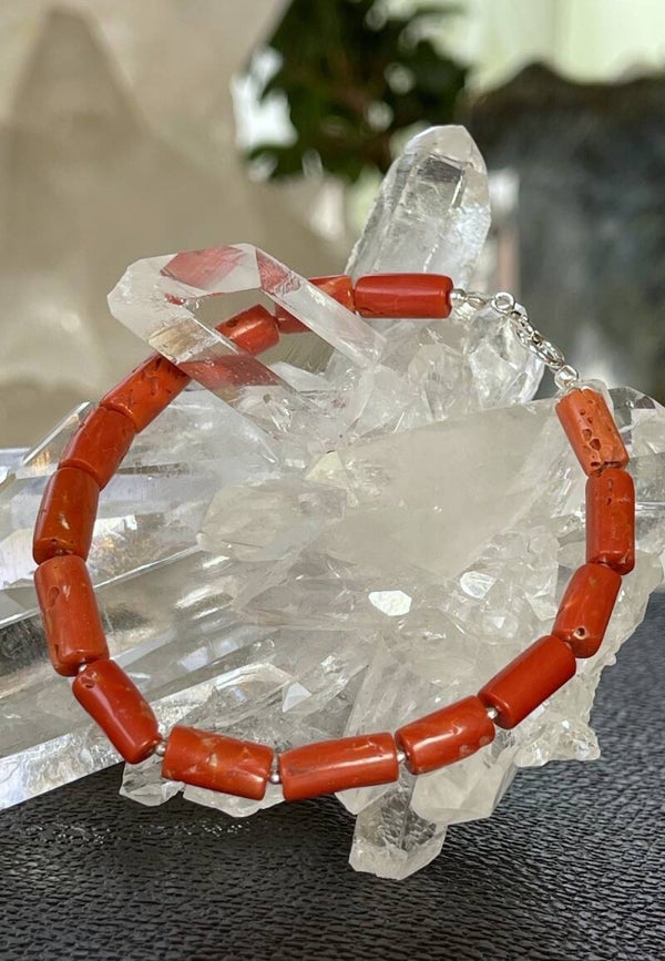Koraal armband met pijpjes kralen 6,3mm
