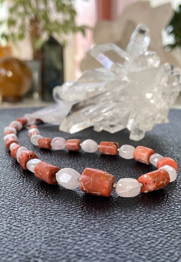 Koraal met Rozenkwarts ketting cabochon