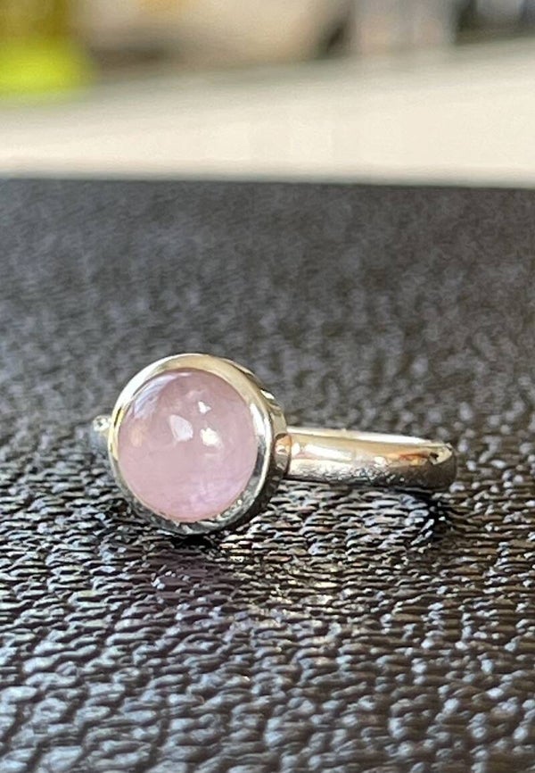 Kunziet ring cabochon rond klein, maat 17,7