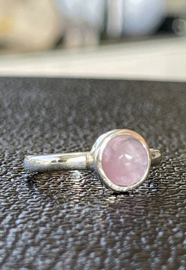 Kunziet ring cabochon rond klein, maat 19,6