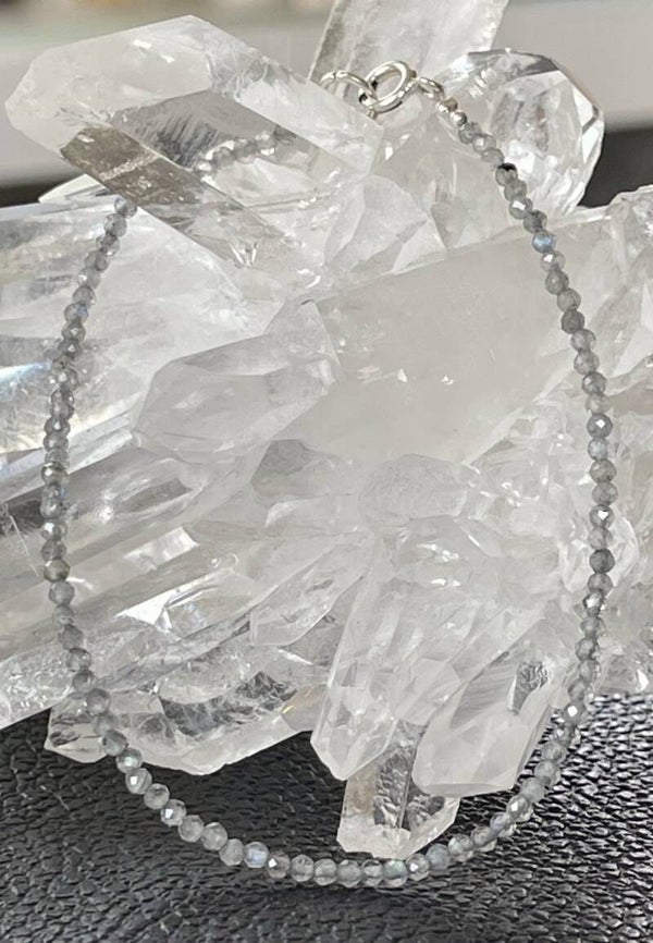 Labradoriet armband met facet geslepen ronde kralen 2,3mm, heel dun