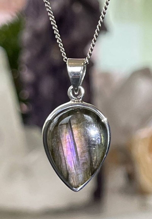 Labradoriet hanger cabochon druppel medium