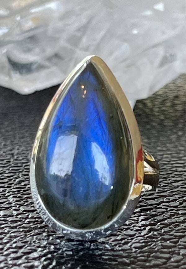 Labradoriet ring cabochon druppel, maat 17,1