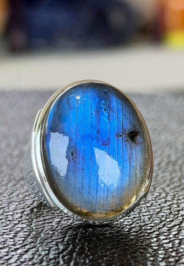 Labradoriet ring cabochon ovaal, maat 22