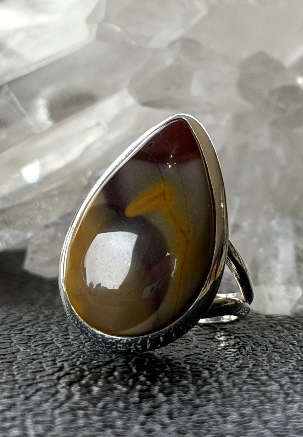 Mookaiet ring cabochon druppel, maat 17