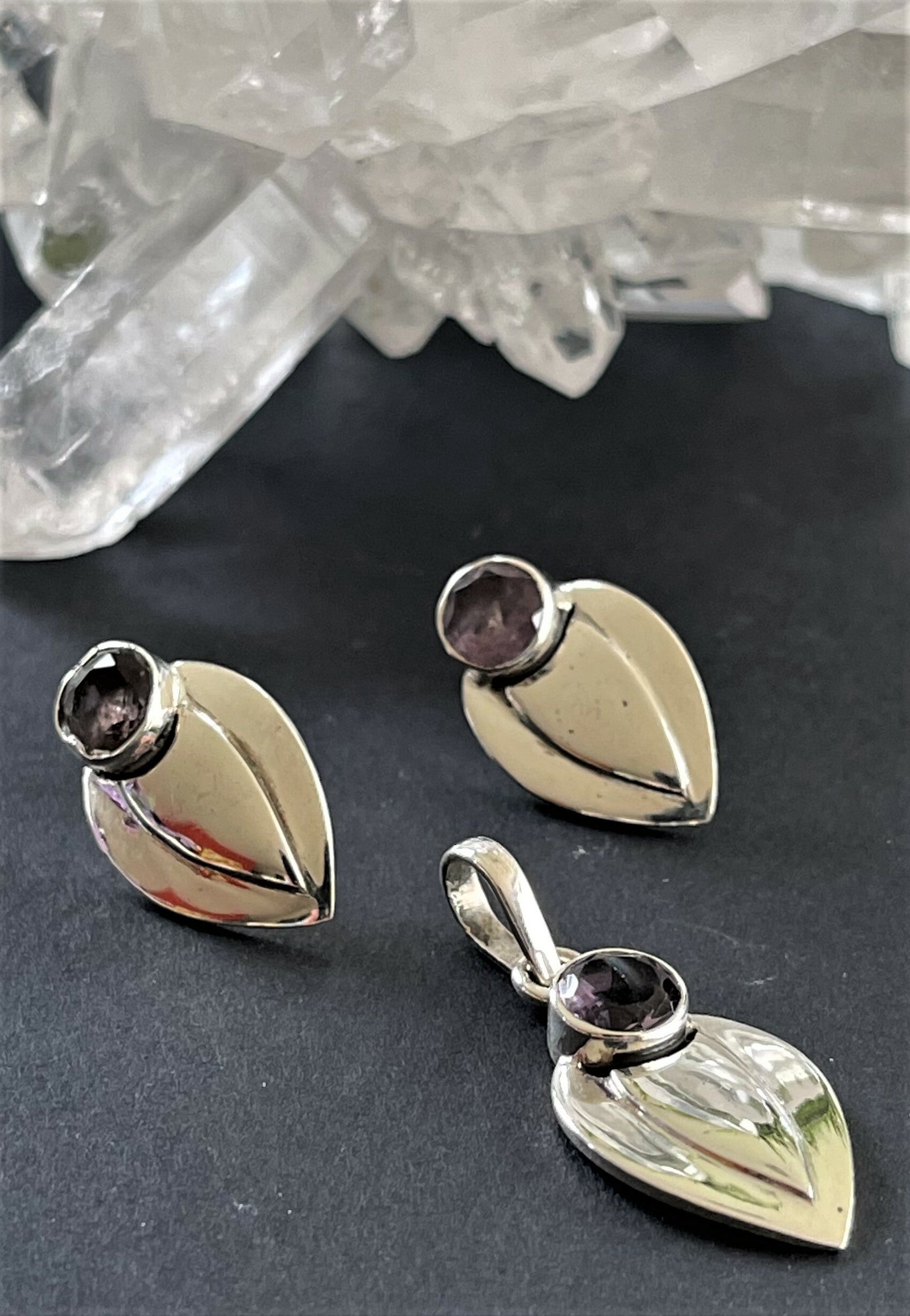 Amethist oorbellen en hanger facet geslepen set