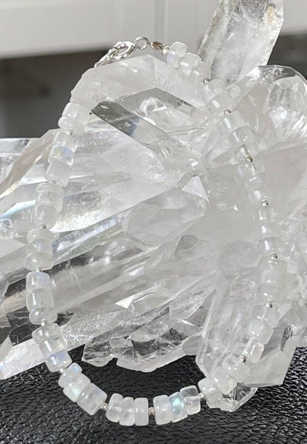 Regenboog Maansteen armband met button kralen 5,6mm