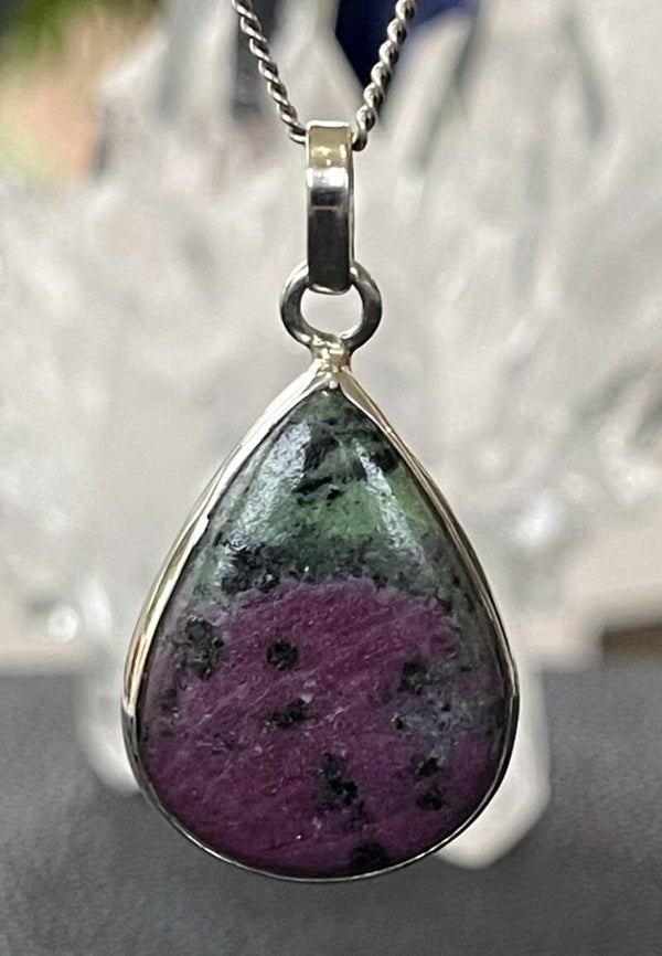 Robijn in Zoisiet hanger cabochon druppel medium
