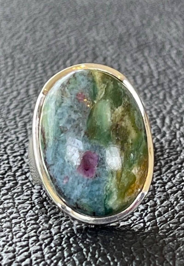 Robijn in Fuchsiet ring cabochon ovaal, maat 18,2