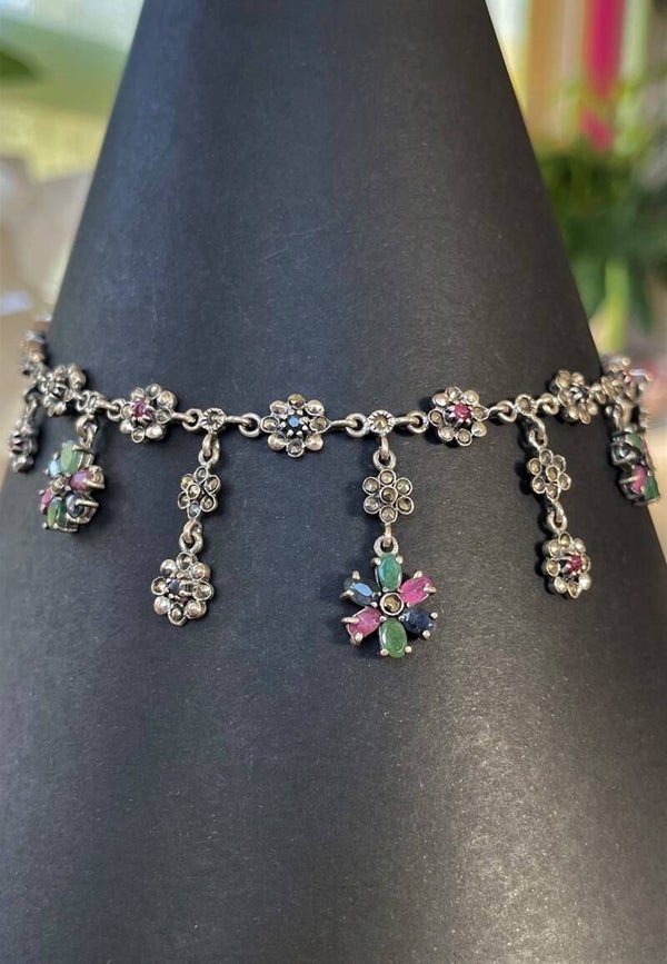 Zilveren ketting en oorbellen met Saffer, Smaragd en Robijn facet geslepen, set