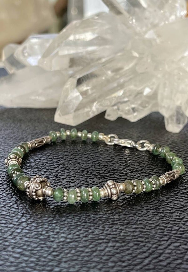 Smaragd armband met cabochon kralen 7,7mm