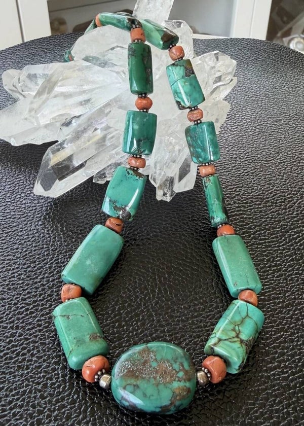 Turkoois uit Tibet ketting met Koraal cabochon