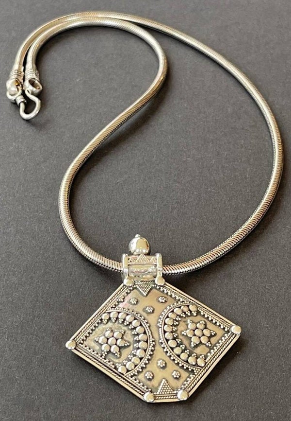 Zilveren hanger met ketting