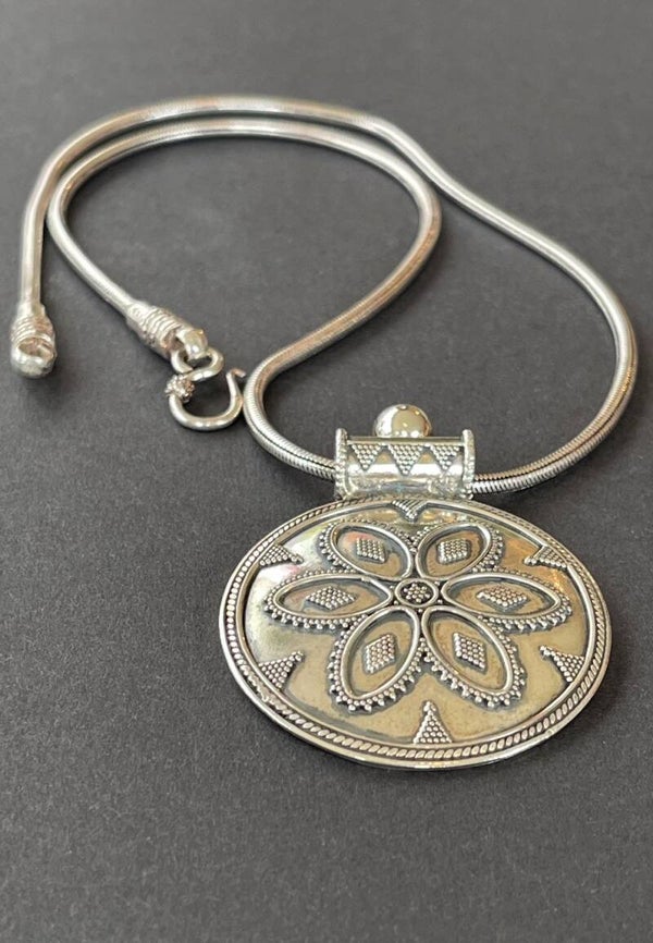 Zilveren hanger met ketting