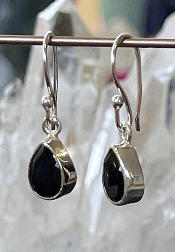 Zwarte Onyx oorbellen facet geslepen druppel, klein