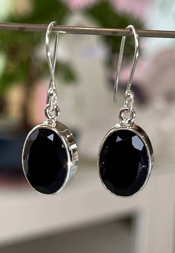 Onyx oorbellen facet geslepen ovaal