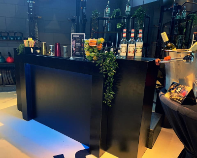 Zwarte cocktailbar huren