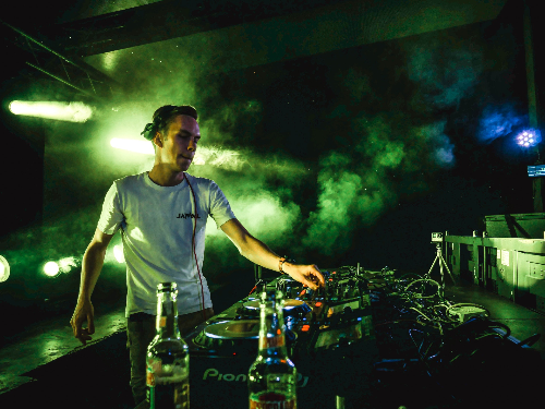 Cocktailbar met muziek en dj huren