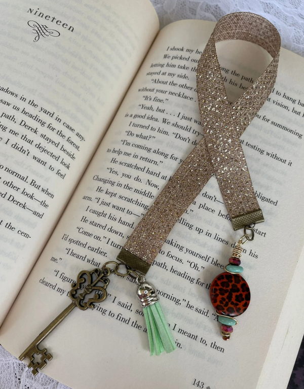 Gold Glitter Leopard With Key