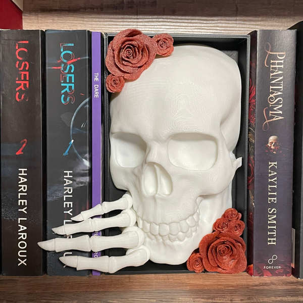 Red & White Skull Book Nook