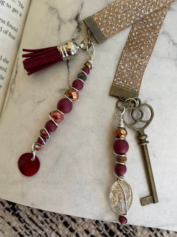 Gold Glitter Ribbon With Key